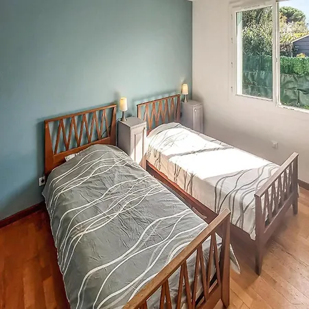 Dom wakacyjny 2 Bedroom Lovely In *