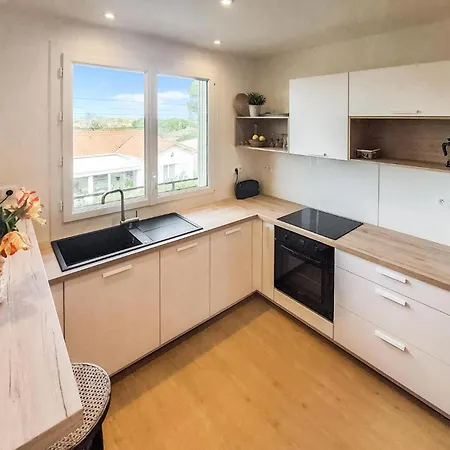 2 Bedroom Lovely In *