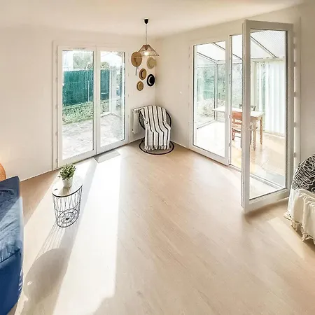 Dom wakacyjny 2 Bedroom Lovely In
