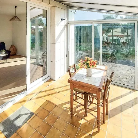 Dom wakacyjny 2 Bedroom Lovely In *