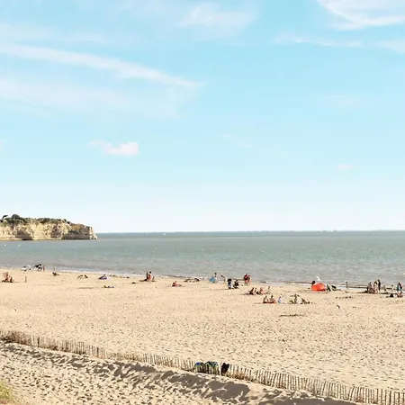 2 Bedroom Lovely In Meschers-sur-Gironde