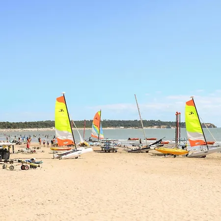 Dom wakacyjny 2 Bedroom Lovely In Meschers-sur-Gironde